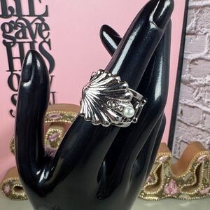 Paparazzi Silver Shell Ring with Pearl